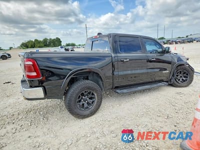 Trzecie zdjęcie samochodu z tyłu: 2019 DODGE 1500 LARAMIE VIN:1C6SRFJT3KN786528 - miniatura