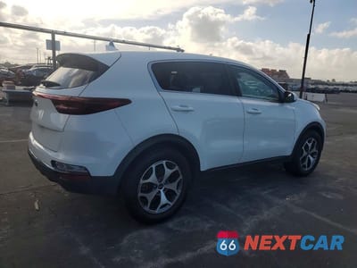 Trzecie zdjęcie samochodu z tyłu: 2020 KIA SPORTAGE LX VIN:KNDPM3AC7L7729511 - miniatura