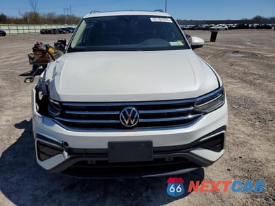 Piąte zdjęcie samochodu w środku: 2023 VOLKSWAGEN TIGUAN SE VIN:3VVMB7AX0PM025649 - miniatura