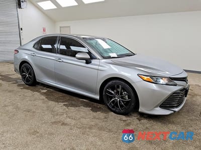 Czwarte zdjęcie samochodu z boku: 2018 TOYOTA CAMRY LE VIN:4T1B11HK5JU090351 - miniatura