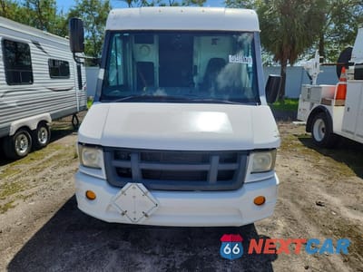 Piąte zdjęcie samochodu w środku: 2013 ISUZU NPR DELIVERY TRUCK VIN:JALB4T172D7W01478 - miniatura
