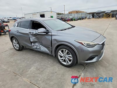 Czwarte zdjęcie samochodu z boku: 2018 INFINITI QX30 LUXURY VIN:SJKCH5CPXJA053292 - miniatura