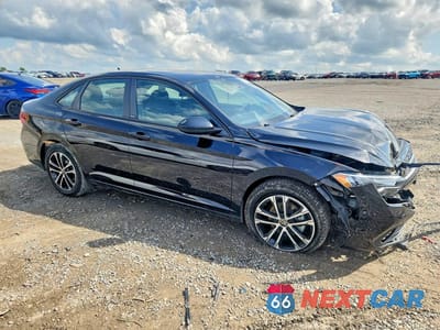 Czwarte zdjęcie samochodu z boku: 2024 VOLKSWAGEN JETTA SPORT VIN:3VWBM7BU1RM074105 - miniatura