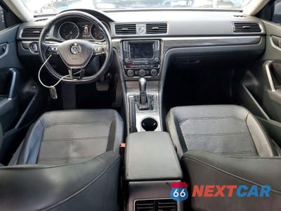 Zdjęcie 8 z 11 samochodu: 2017 VOLKSWAGEN PASSAT SE VIN:1VWBT7A36HC016390 - miniatura