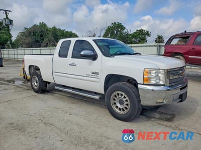 Czwarte zdjęcie samochodu z boku: 2013 CHEVROLET SILVERADO C1500 LT VIN:1GCRCSE03DZ192213 - miniatura