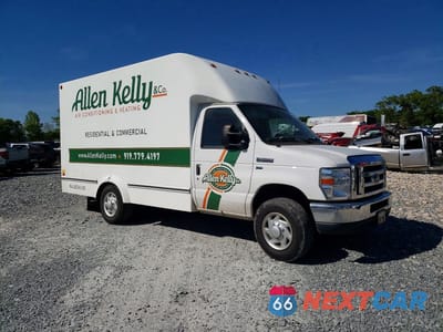 Czwarte zdjęcie samochodu z boku: 2017 FORD E350 DELIVERY TRUCK VIN:1FDWE3F65HDC77445 - miniatura