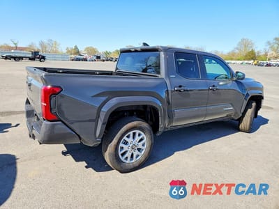 Trzecie zdjęcie samochodu z tyłu: 2025 TOYOTA TACOMA SR5 VIN:3TMLB5JN2SM191841 - miniatura