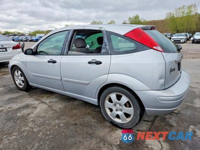 Drugie zdjęcie samochodu z przodu: 2002 FORD FOCUS ZX5 VIN:3FAHP373X2R192018 - miniatura