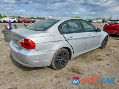 Trzecie zdjęcie samochodu z tyłu: 2006 BMW 325 I VIN:WBAVB13556PT24328 - miniatura