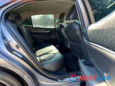 Piąte zdjęcie samochodu w środku: 2018 TOYOTA CAMRY XSE VIN:4T1B61HK1JU511449 - miniatura