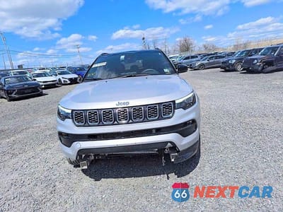 Piąte zdjęcie samochodu w środku: 2025 JEEP COMPASS LIMITED VIN:3C4NJDCN3ST593893 - miniatura