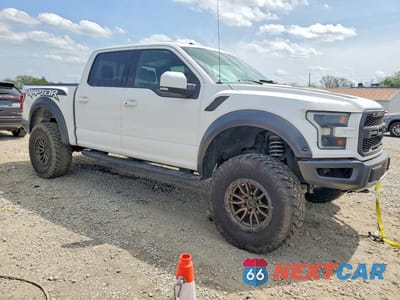 Czwarte zdjęcie samochodu z boku: 2017 FORD F150 RAPTOR VIN:1FTFW1RG0HFA80651 - miniatura