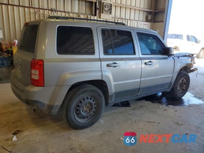 Trzecie zdjęcie samochodu z tyłu: 2017 JEEP PATRIOT SPORT VIN:1C4NJPBAXHD150543 - miniatura