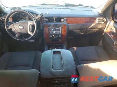 Zdjęcie 8 z 13 samochodu: 2013 CHEVROLET SUBURBAN C1500 LS VIN:1GNSCHE09DR101828 - miniatura