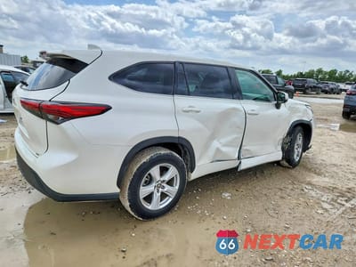 Trzecie zdjęcie samochodu z tyłu: 2021 TOYOTA HIGHLANDER L VIN:5TDZZRAHXMS516844 - miniatura