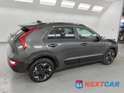 Trzecie zdjęcie samochodu z tyłu: 2024 KIA NIRO WIND VIN:KNDCR3L15R5111152 - miniatura