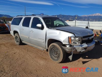 Czwarte zdjęcie samochodu z boku: 2012 CHEVROLET SUBURBAN K1500 LS VIN:1GNSKHE74CR326737 - miniatura