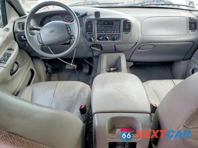 Zdjęcie 8 z 13 samochodu: 2002 FORD EXPEDITION XLT VIN:1FMPU16LX2LA67597 - miniatura