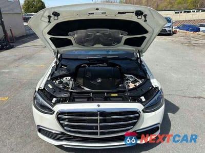 Piąte zdjęcie samochodu w środku: 2022 MERCEDES-BENZ S 580 4MATIC VIN:W1K6G7GB3NA112840 - miniatura