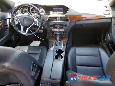 Zdjęcie 8 z 12 samochodu: 2013 MERCEDES-BENZ C 250 VIN:WDDGF4HB6DA872411 - miniatura