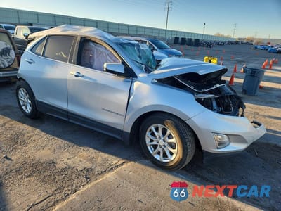 Czwarte zdjęcie samochodu z boku: 2020 CHEVROLET EQUINOX LT VIN:2GNAXKEV1L6225160 - miniatura