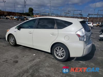 Drugie zdjęcie samochodu z przodu: 2013 TOYOTA PRIUS V THREE VIN:JTDZN3EU9D3268863 - miniatura