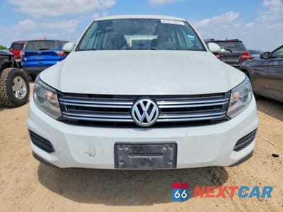 Piąte zdjęcie samochodu w środku: 2018 VOLKSWAGEN TIGUAN LIMITED VIN:WVGAV7AX0JK003279 - miniatura