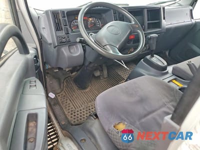 Zdjęcie 8 z 12 samochodu: 2012 ISUZU NPR - BOX TRUCK VIN:54DB4W1B6CS801746 - miniatura