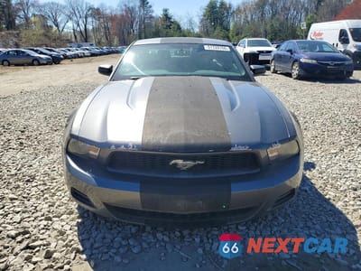 Piąte zdjęcie samochodu w środku: 2011 FORD MUSTANG VIN:1ZVBP8AM4B5153018 - miniatura