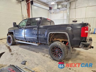 Drugie zdjęcie samochodu z przodu: 2017 GMC SIERRA K2500 DENALI VIN:1GT12UEYXHF137900 - miniatura