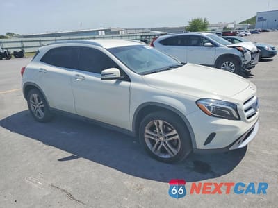 Czwarte zdjęcie samochodu z boku: 2015 MERCEDES-BENZ GLA 250 4MATIC VIN:WDCTG4GB7FJ111147 - miniatura