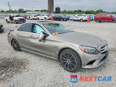 Czwarte zdjęcie samochodu z boku: 2020 MERCEDES-BENZ C 300 VIN:W1KWF8DB2LR577671 - miniatura