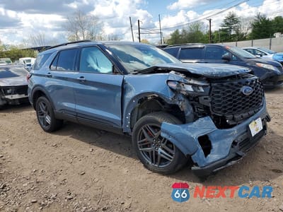 Czwarte zdjęcie samochodu z boku: 2025 FORD EXPLORER ST-LINE VIN:1FMUK8KH3SGB57623 - miniatura