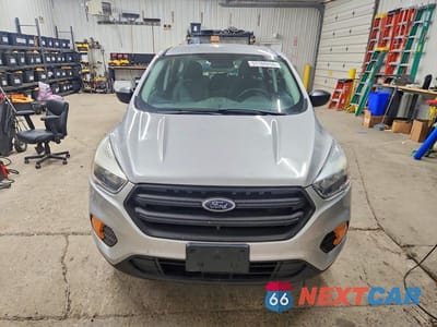 Piąte zdjęcie samochodu w środku: 2017 FORD ESCAPE S VIN:1FMCU0F7XHUA03610 - miniatura
