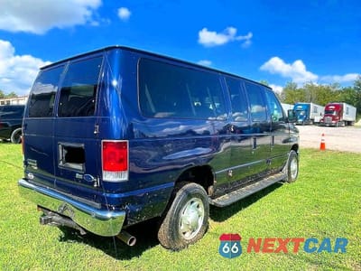 Czwarte zdjęcie samochodu z boku: 2011 FORD ECONOLINE E350 SUPER DUTY WAGON VIN:1FBNE3BL6BDB17632 - miniatura