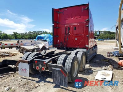 Czwarte zdjęcie samochodu z boku: 2015 FREIGHTLINER CASCADIA SEMI TRUCK VIN:3AKJGLD59FSGB3339 - miniatura