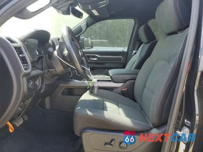 Zdjęcie 7 z 13 samochodu: 2021 RAM 1500 VIN:1C6SRFFT9MN788229 - miniatura