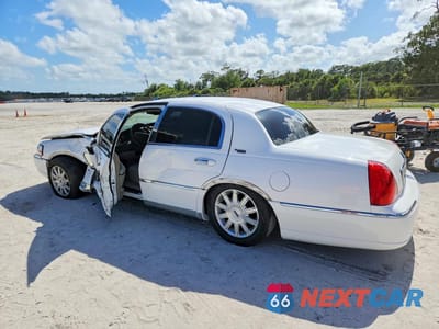 Drugie zdjęcie samochodu z przodu: 2008 LINCOLN TOWN CAR SIGNATURE LIMITED VIN:2LNHM82W78X654252 - miniatura