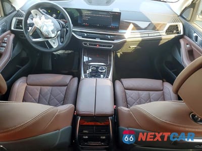 Zdjęcie 8 z 13 samochodu: 2025 BMW X7 XDRIVE40I VIN:5UX23EM08S9X89051 - miniatura