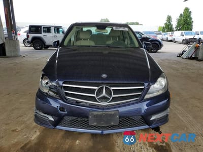 Piąte zdjęcie samochodu w środku: 2014 MERCEDES-BENZ C 300 4MATIC VIN:WDDGF8AB0EG181763 - miniatura