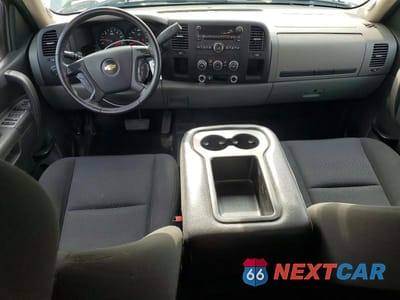 Zdjęcie 8 z 11 samochodu: 2013 CHEVROLET SILVERADO K1500 LS VIN:1GCRKREA9DZ168275 - miniatura