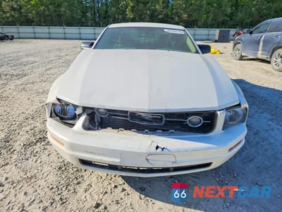 Piąte zdjęcie samochodu w środku: 2008 FORD MUSTANG VIN:1ZVHT80N885130849 - miniatura