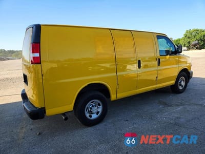 Trzecie zdjęcie samochodu z tyłu: 2020 CHEVROLET EXPRESS 2500 CARGO DELIVERY VAN VIN:1GCWGAFP4L1226444 - miniatura
