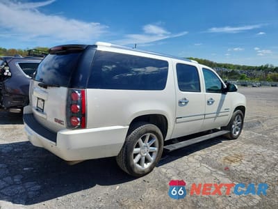 Trzecie zdjęcie samochodu z tyłu: 2011 GMC YUKON XL DENALI VIN:1GKS2MEF3BR224504 - miniatura