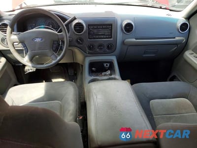 Zdjęcie 8 z 12 samochodu: 2004 FORD EXPEDITION XLT VIN:1FMPU16L74LB12028 - miniatura
