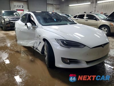 Czwarte zdjęcie samochodu z boku: 2020 TESLA MODEL S VIN:5YJSA1E2XLF403317 - miniatura