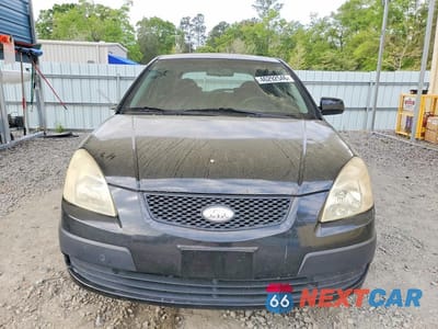Piąte zdjęcie samochodu w środku: 2008 KIA RIO5 LX VIN:KNADE163486393775 - miniatura