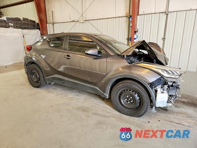 Czwarte zdjęcie samochodu z boku: 2021 TOYOTA C-HR LE VIN:JTNKHMBX2M1111745 - miniatura