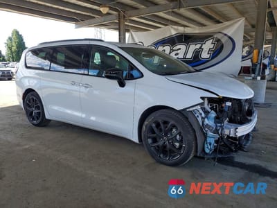 Czwarte zdjęcie samochodu z boku: 2025 CHRYSLER PACIFICA LIMITED VIN:2C4RC1GG3SR564936 - miniatura