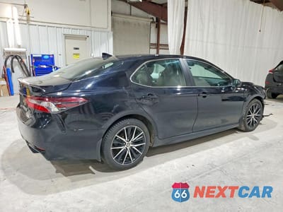 Trzecie zdjęcie samochodu z tyłu: 2024 TOYOTA CAMRY HYBRID SE VIN:4T1G31AKXRU622778 - miniatura